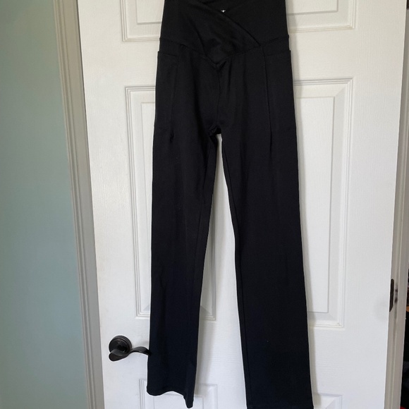 Danskin Black Straight Leg Cross Waist Athletic Yoga Pants - Size XS - Picture 1 of 4
